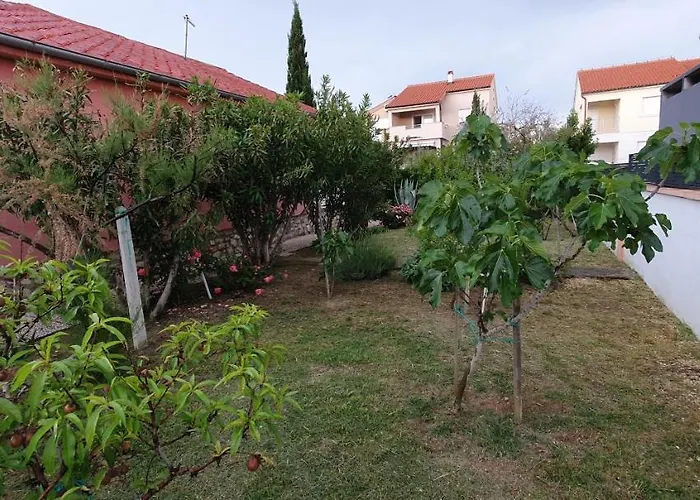 Feriehus Mediterranean House Nin